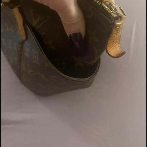 Authentic Louis Vuitton Totally MM. - Picture 7 of 16